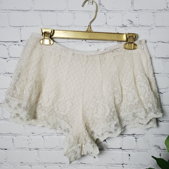 Kimchi Blue Lace Shorts Sz 0 - Picture 2 of 6